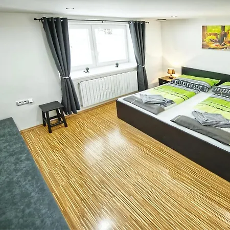 Chaloupka Vino Sklep U Palecku * Zaječí